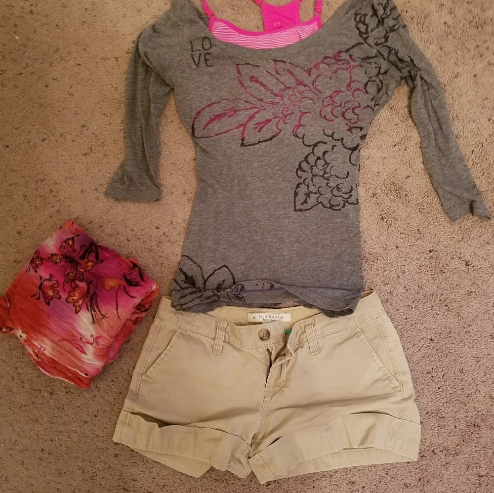 American Eagle Lightweight floral gray top