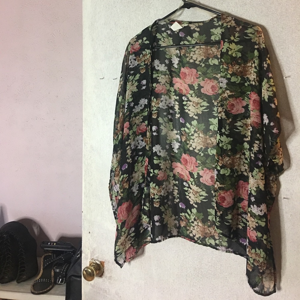 🚫SOLD🚫 Floral Print Kimono