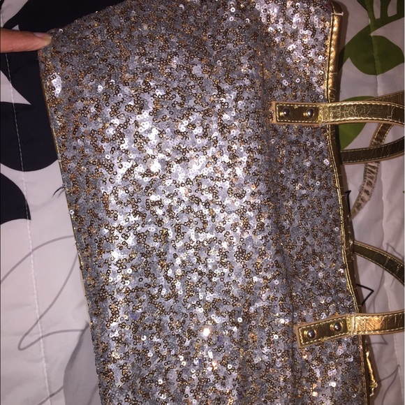Super cute nine west sequin purse bag w/defect - Picture 8 of 8