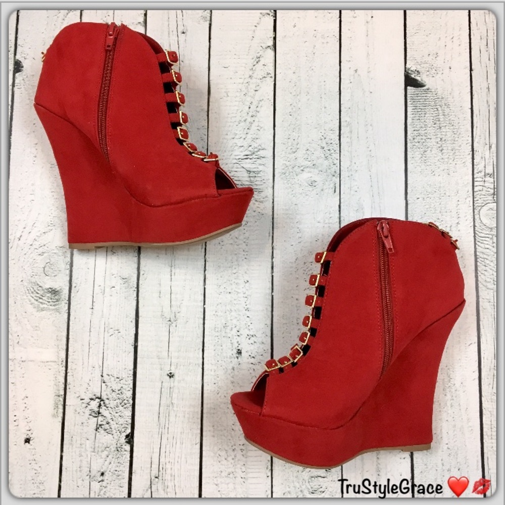 BNIB 🍂 Vegan Suede Red Open Toe Platform Booties