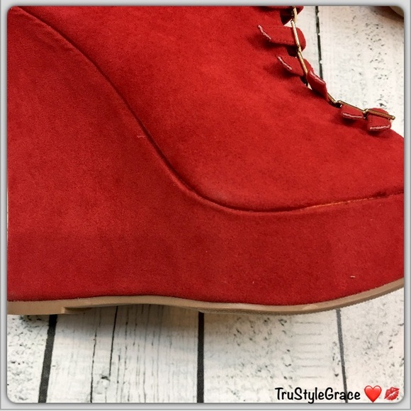 BNIB 🍂 Vegan Suede Red Open Toe Platform Booties - Picture 7 of 8