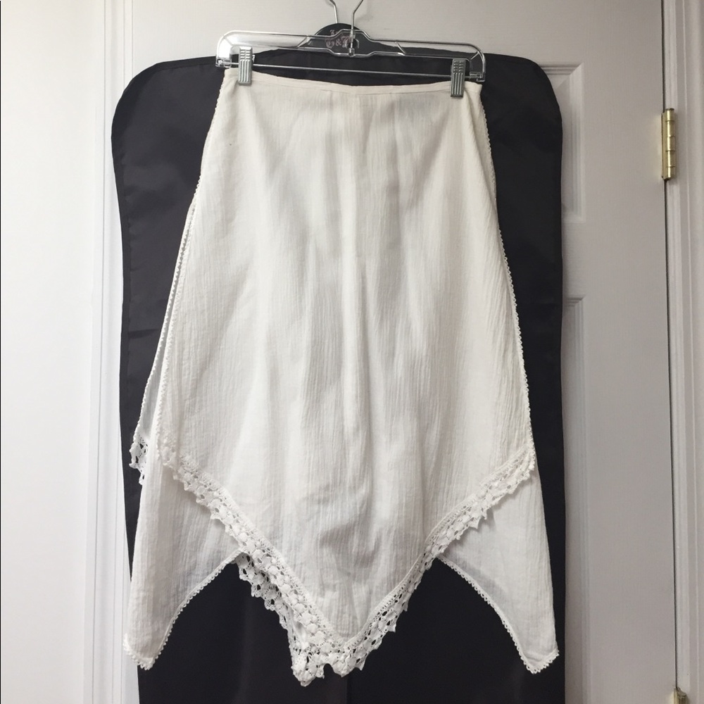 ⭐️ BCBG Max Azria Asymmetrical White Skirt