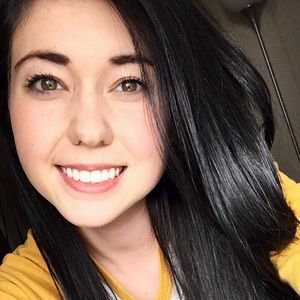 Meet your Posher, Janelle