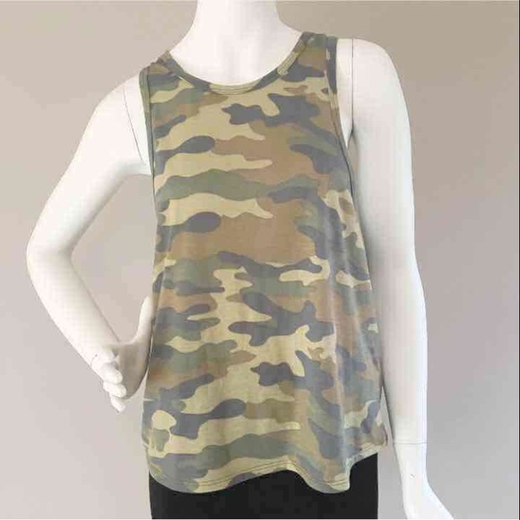 Cut Out Back Tank Top - Picture 3 of 4