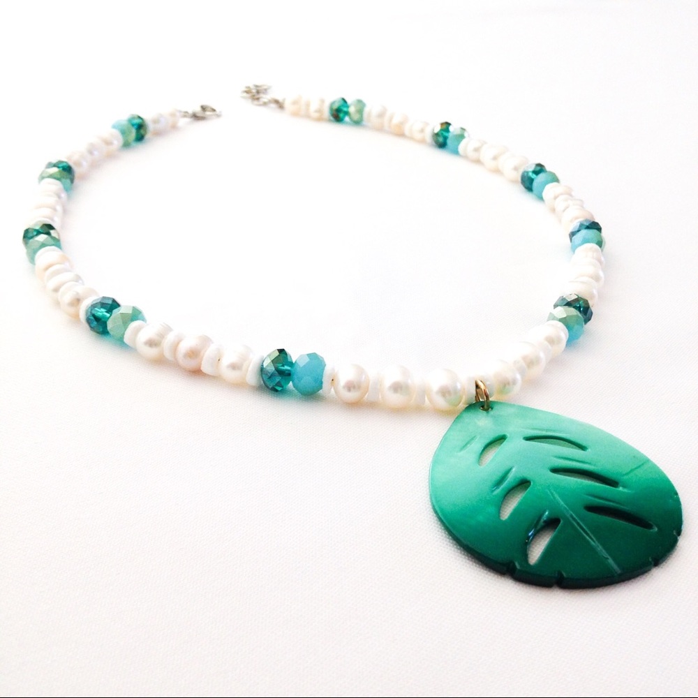 Alice's Chic Boutique necklace