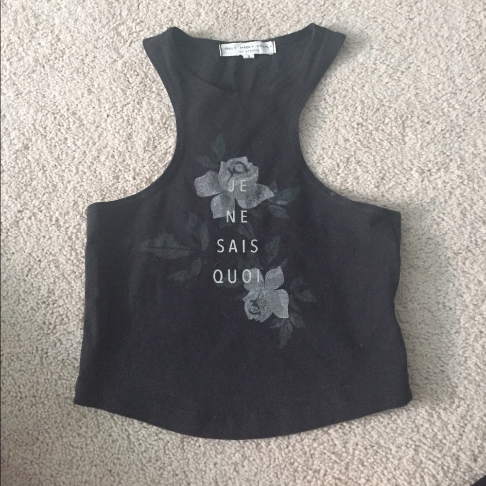 Je Ne Sais Quoi crop top✨