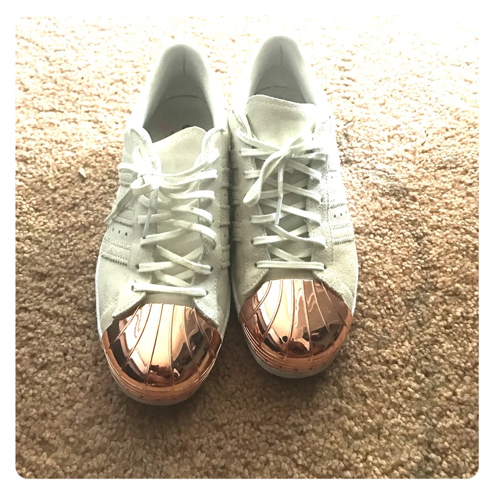 Rose. Gold adidas