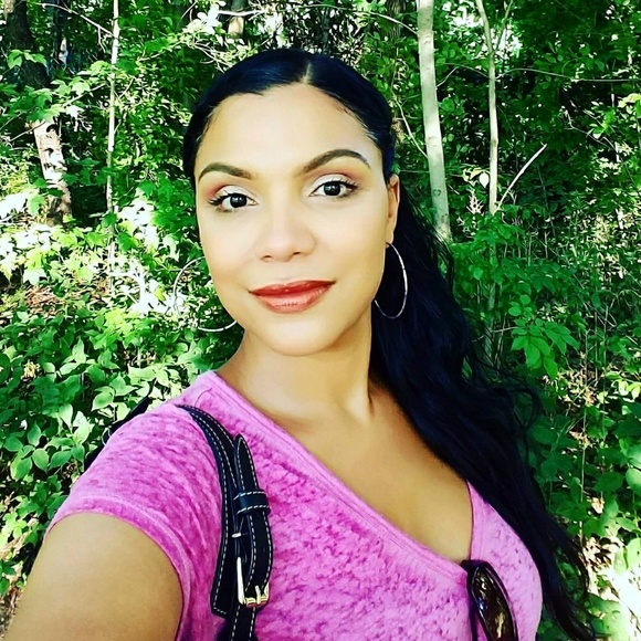 Meet your Posher, Desiree - Picture 3 of 5