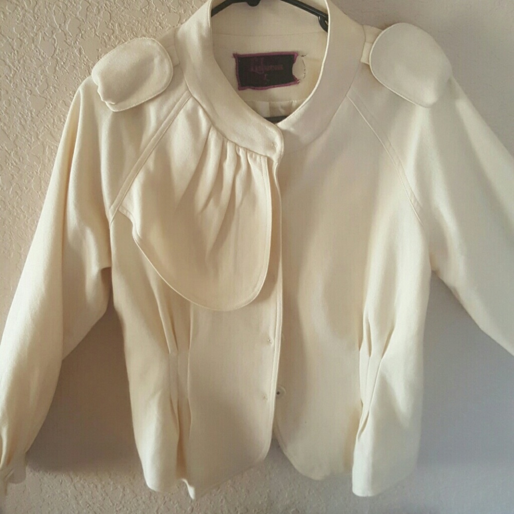 Nice cream light wool (50%) viscose (50%) jacket