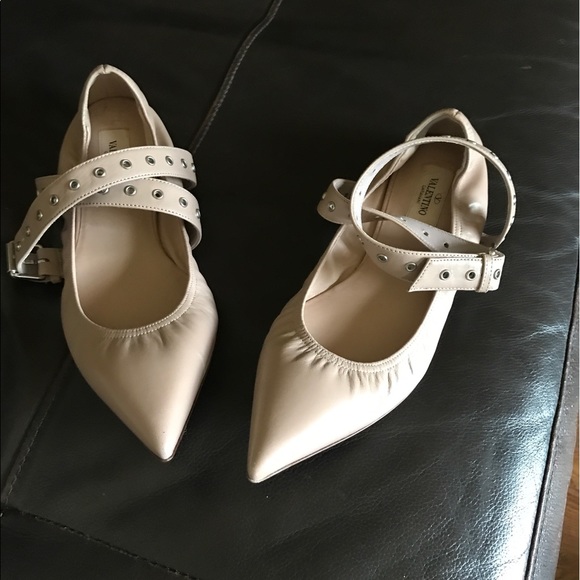 ❌SOLD❌Auth Love Latch Ballet Valentino - Picture 2 of 4