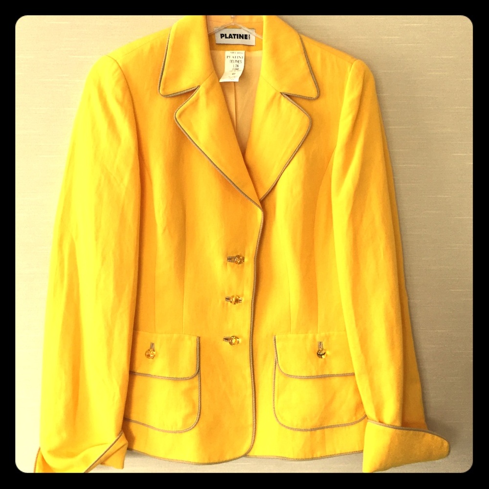 French cotton blazer with piping.
