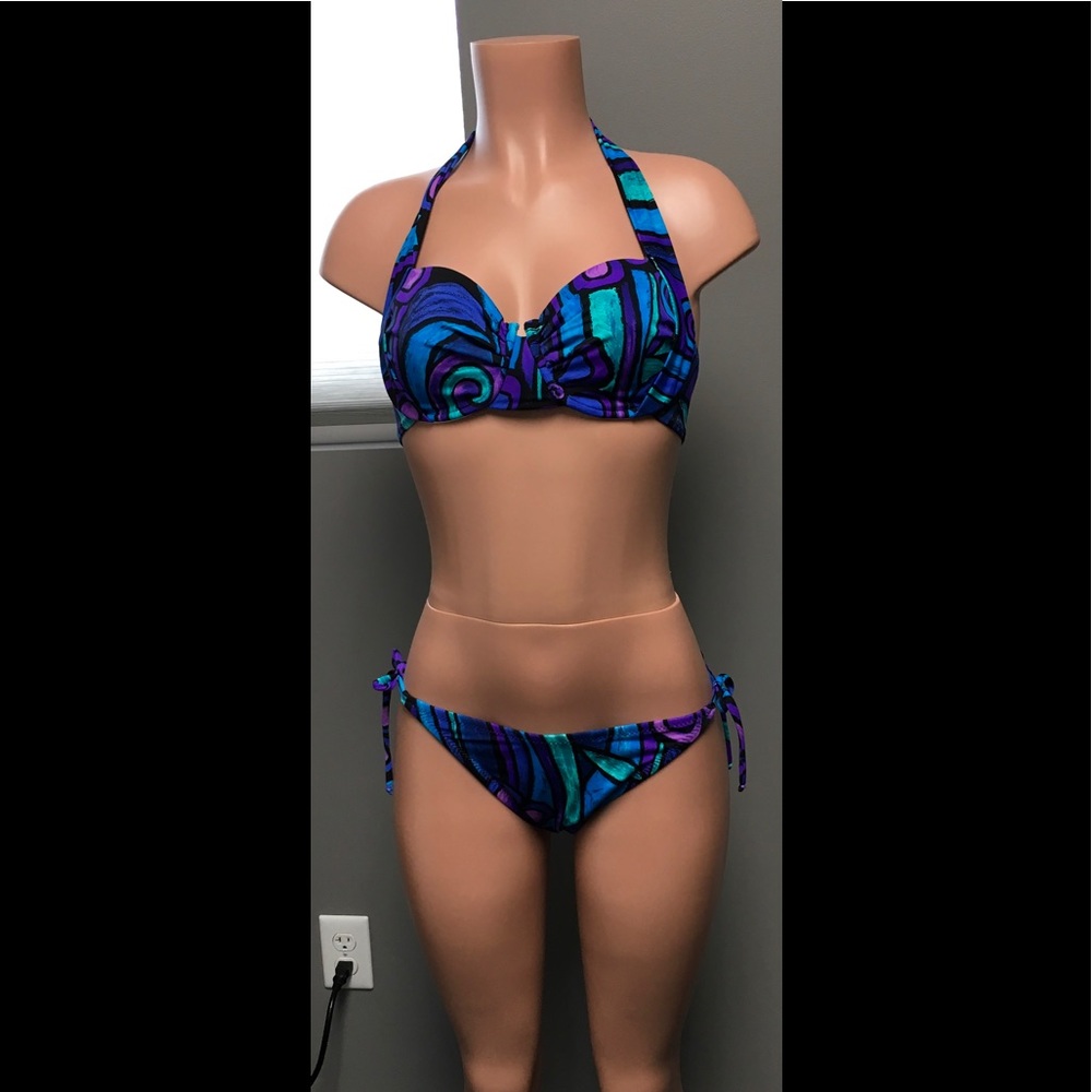 Gorgeous bikini, colors are stunning!