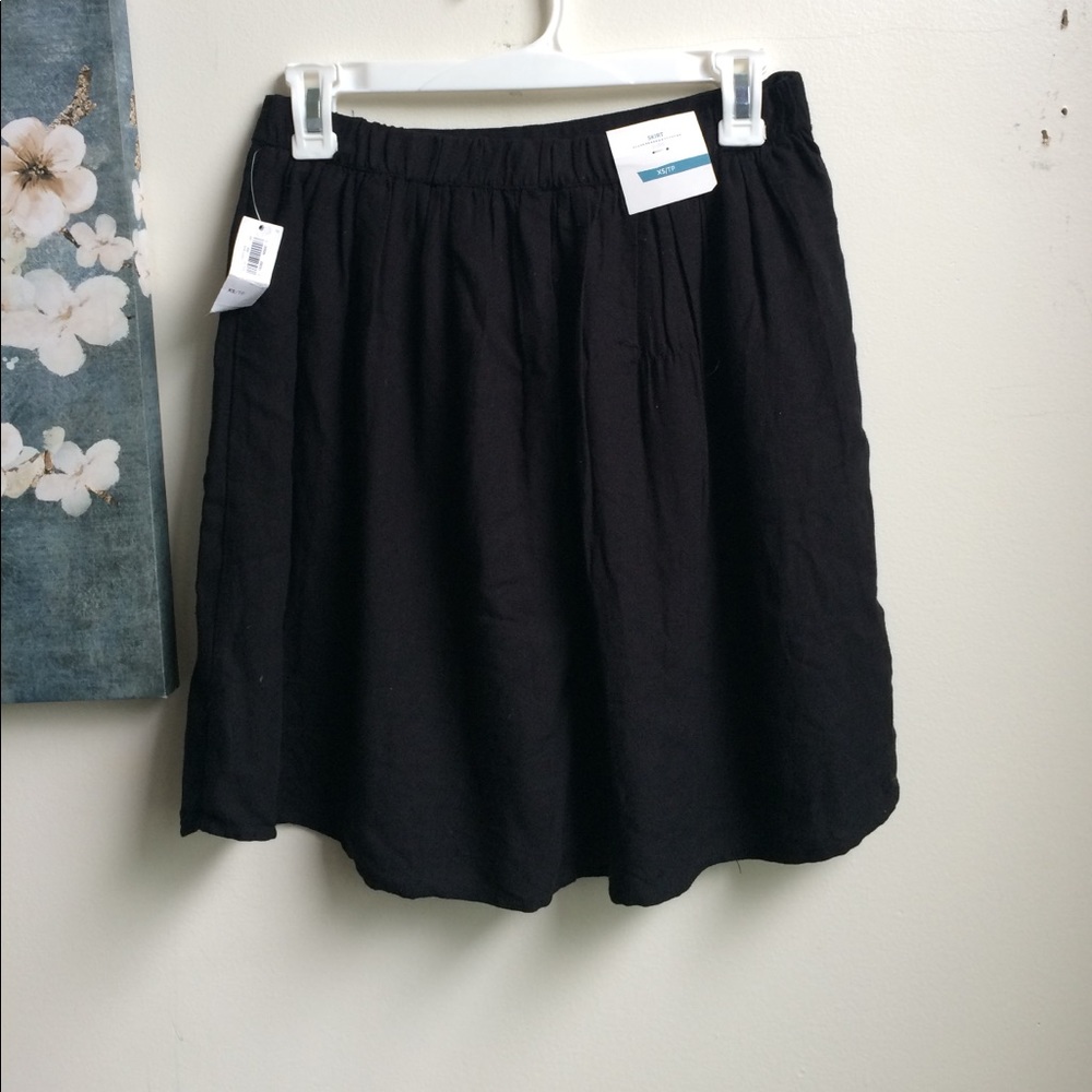 Black Old Navy Skirt, with tags. Brand New