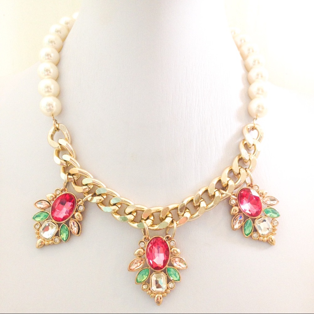 Alice's Chic Boutique necklace