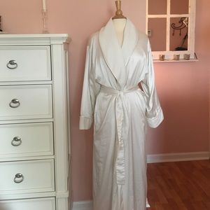 Victoria's Secret Luxurious Sleep/Spa Robe
