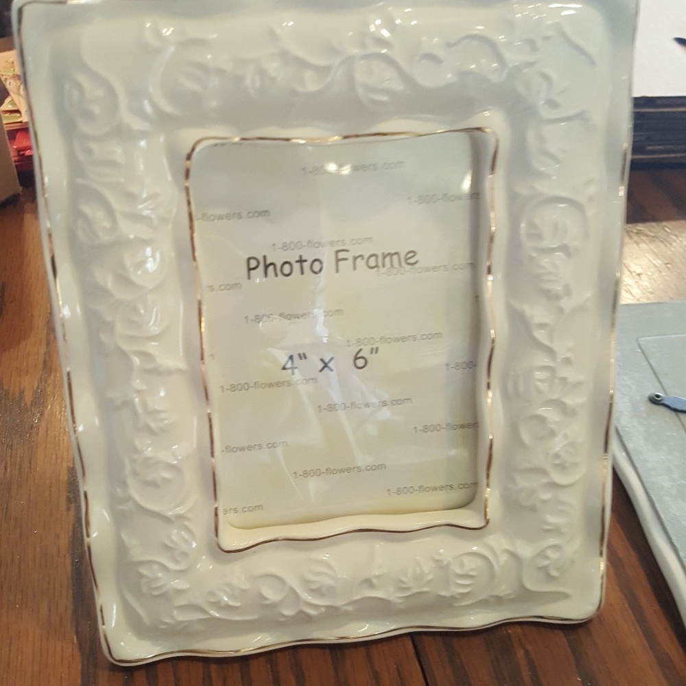 4 x 6 Picture frames porcelain set of 3 white gold
