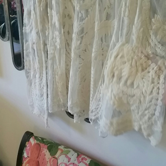 Neimam Marcus embroidered blouse - Picture 3 of 6