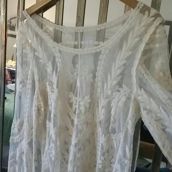 Neimam Marcus embroidered blouse - Picture 4 of 6