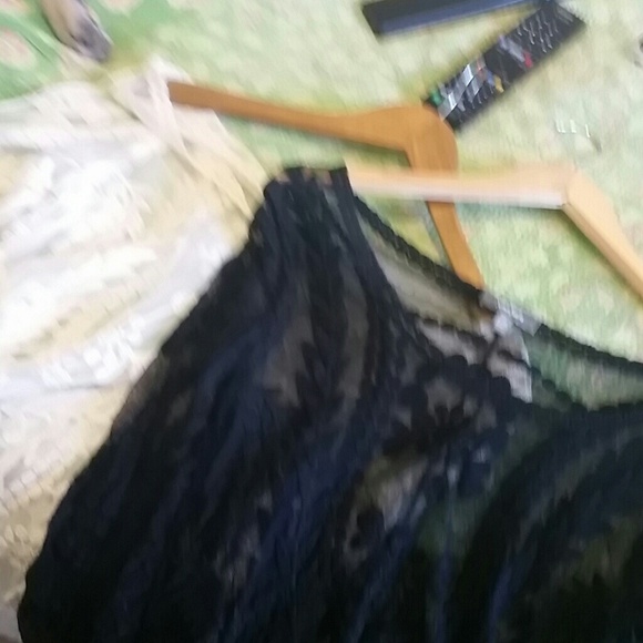 Neimam Marcus embroidered blouse - Picture 5 of 6