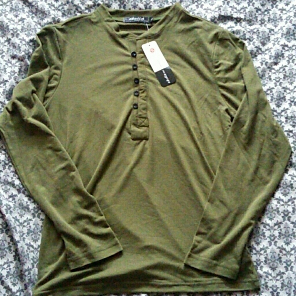 *SOLD* Olive green long-sleeve  button v neck