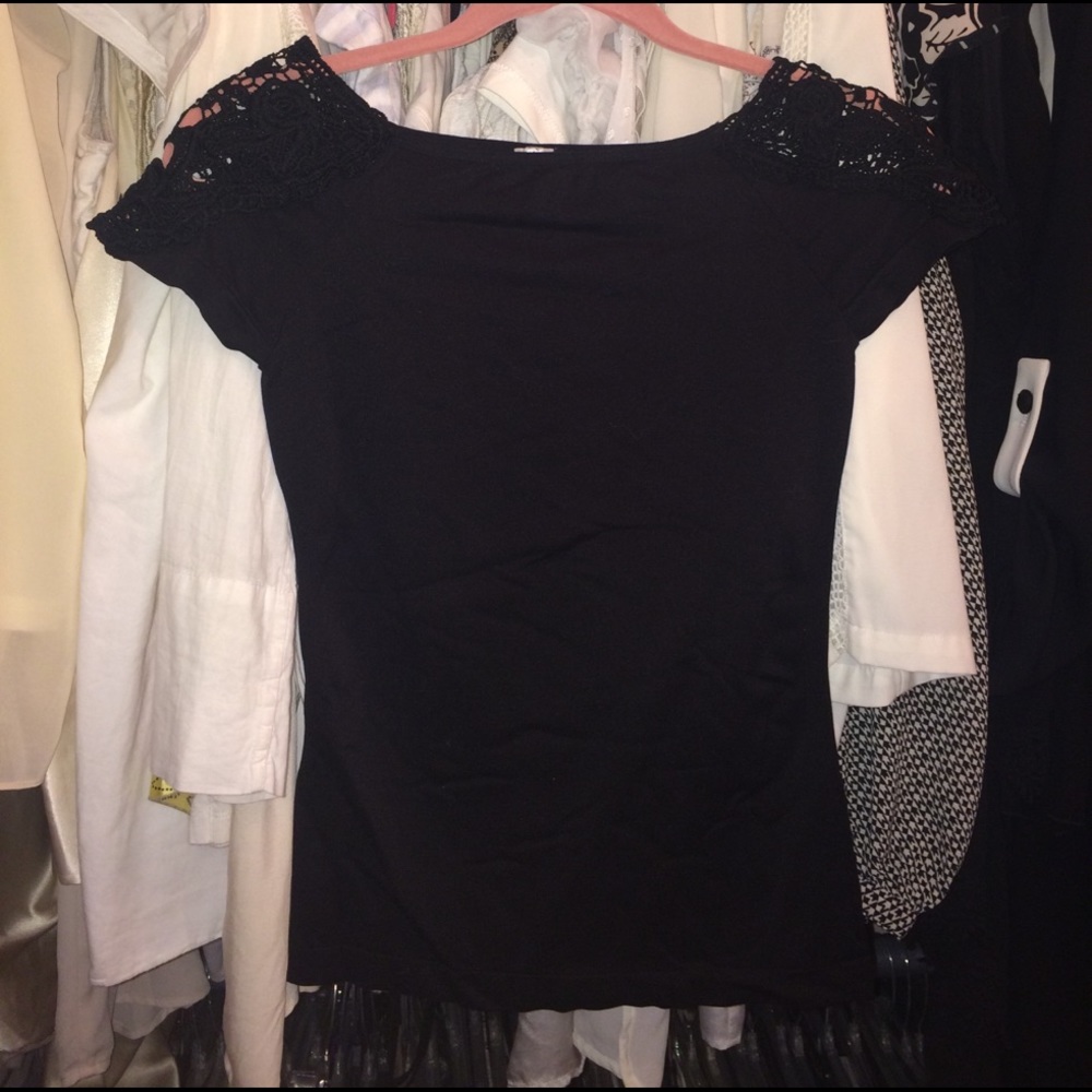 Stunning black top