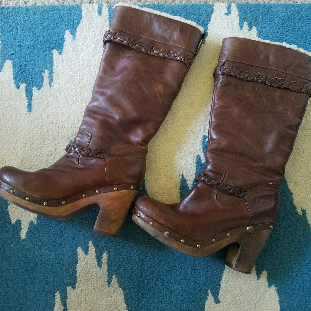 Ugg clogg style tall boot