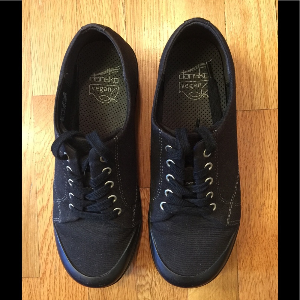Dansko Vegan Tie Sneaker