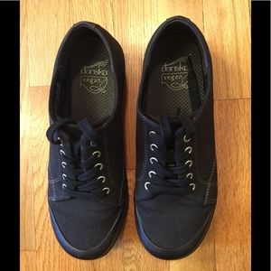 Dansko Vegan Tie Sneaker
