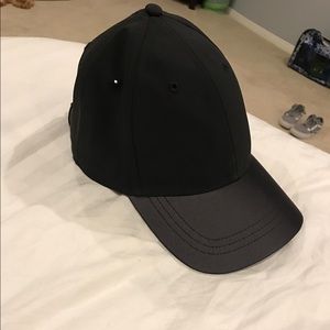 Lululemon Reflective Baller hat