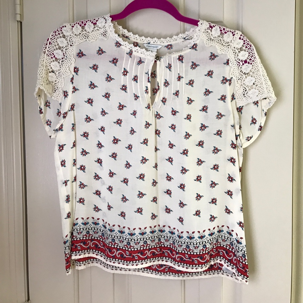 Crocheted lace shoulder Cropped Top