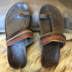 Casual OluKai sandals/comfy