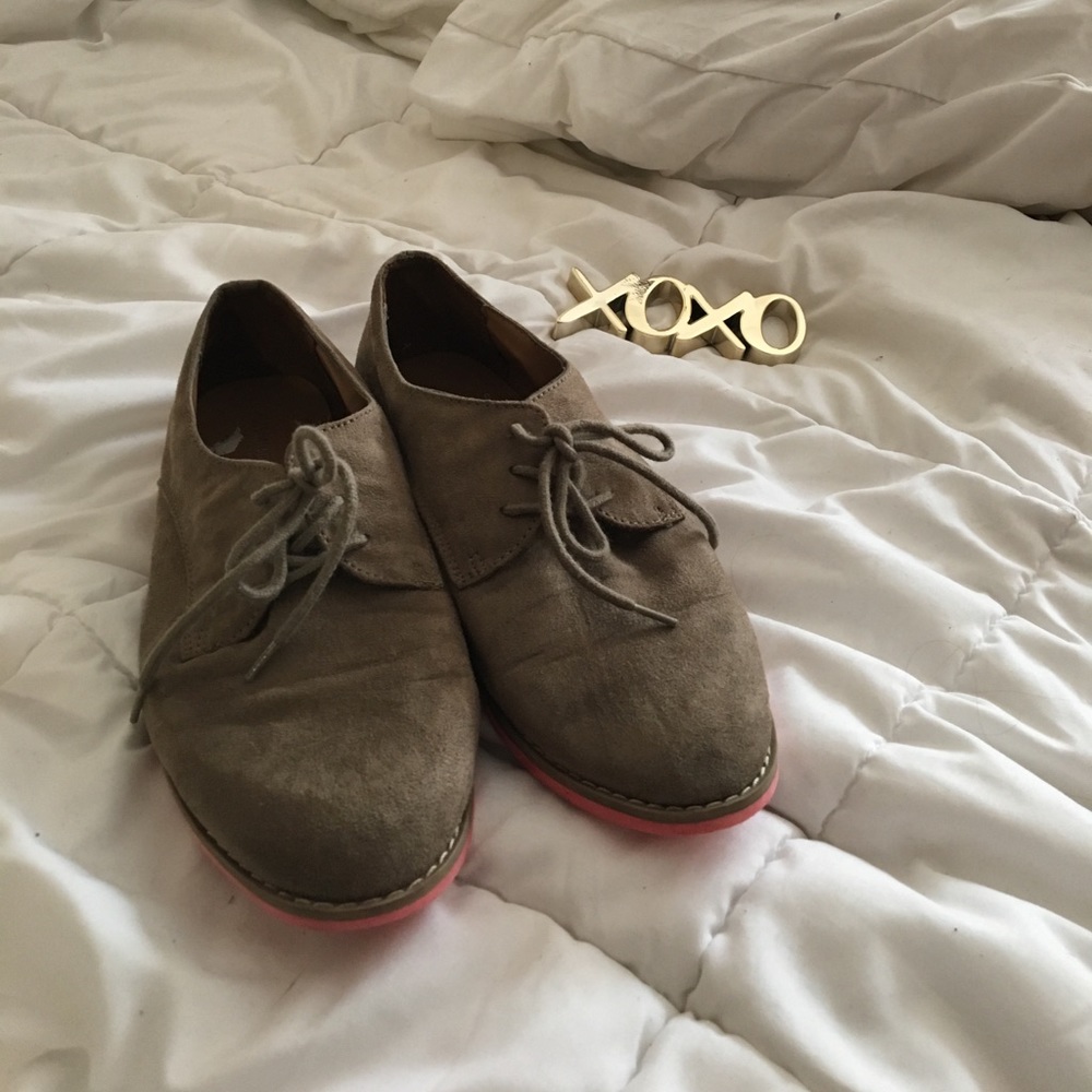 Tan lace up shoes