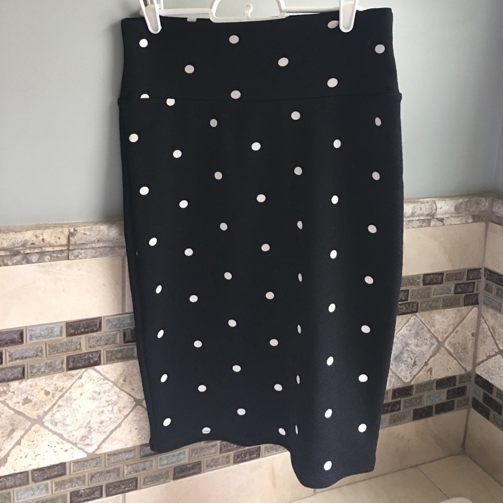 LuLaRoe black pencil skirt with white polka-dots.