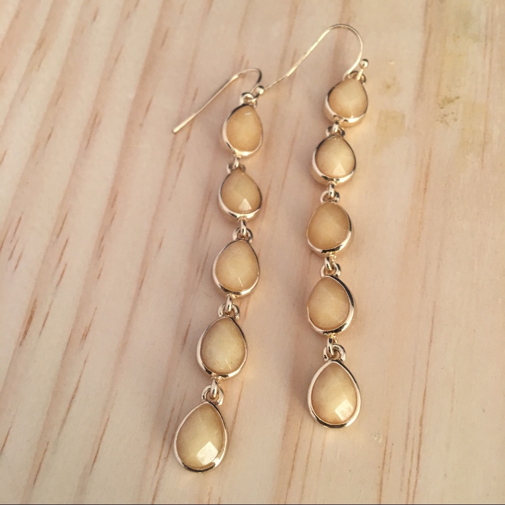 🍑 Peach Drop Natural Stone Earrings