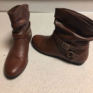 SALE!! Lower East side brand boots. Size 7.