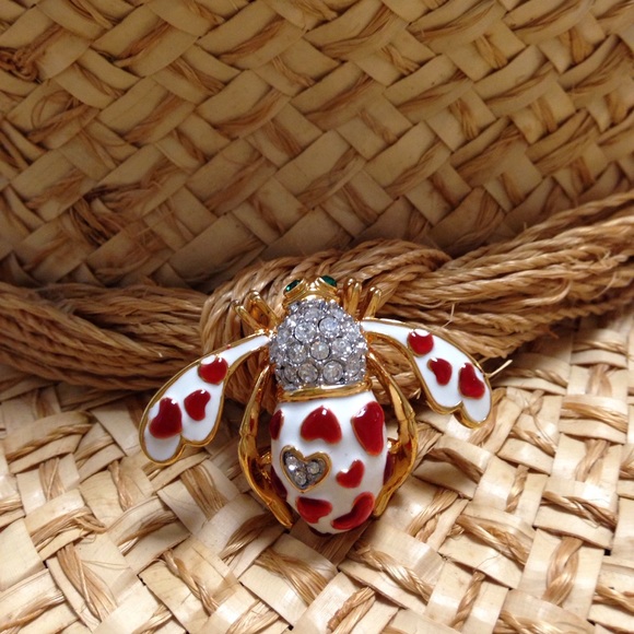 Joan Rivers Hearts Crystal Bee Pin - Picture 5 of 6