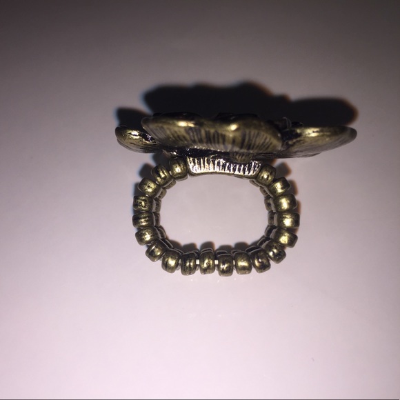 Statement flower ring - Picture 2 of 4