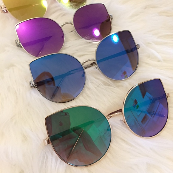 •LAST ONE• Ocean Blue Mirrored Cat Eye Sunglasses - Picture 5 of 8