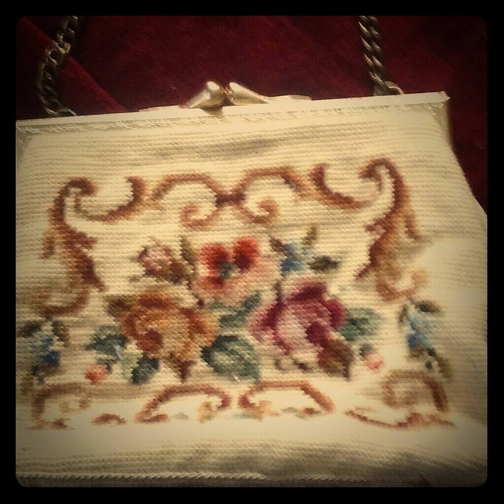 Vintage kiss-lock embroidered handbag