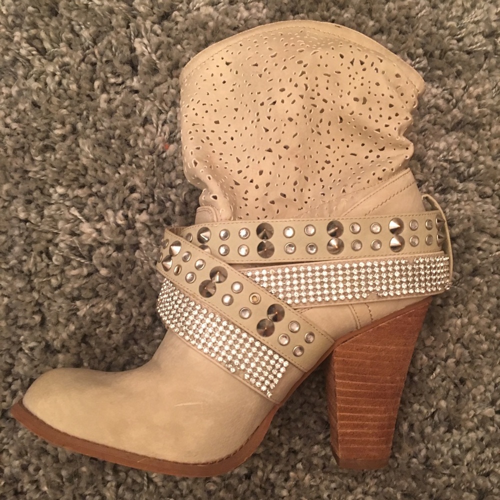 Blingy bootie size 8