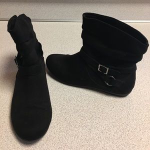 SALE!! Lower East Side scrunchy boots. Size 7.