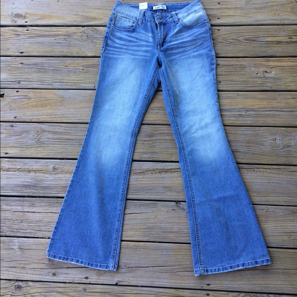 🎉HP🎉 LEI FLARE JEANS 👖💥