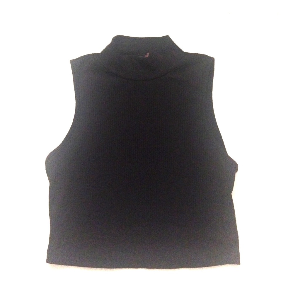 ✨G by Guess crop top✨