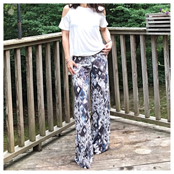 ✨LAST ONE ✨beautiful print wide leg pants - Picture 4 of 8