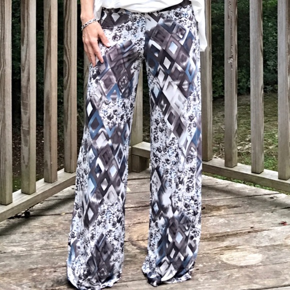 ✨LAST ONE ✨beautiful print wide leg pants - Picture 7 of 8