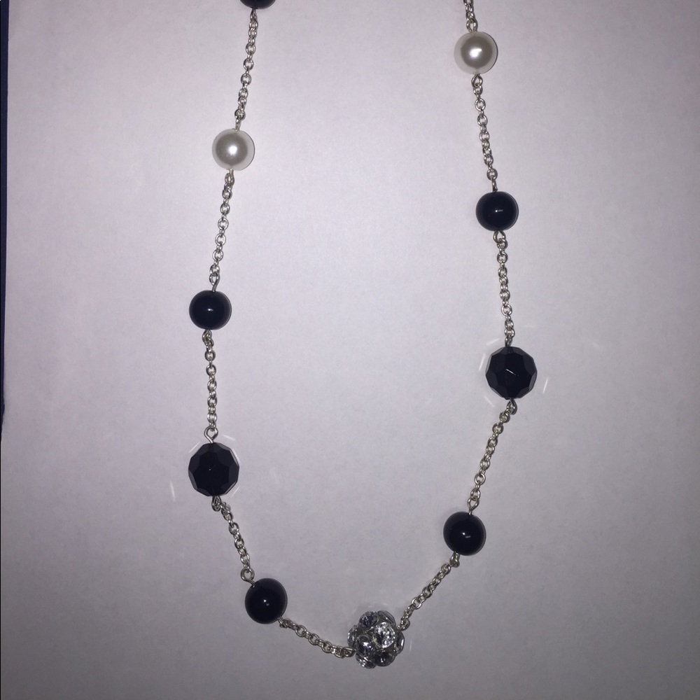 Long necklace with black and silver jewels