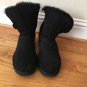 New pair of Uggs! "Bailey Button" in black
