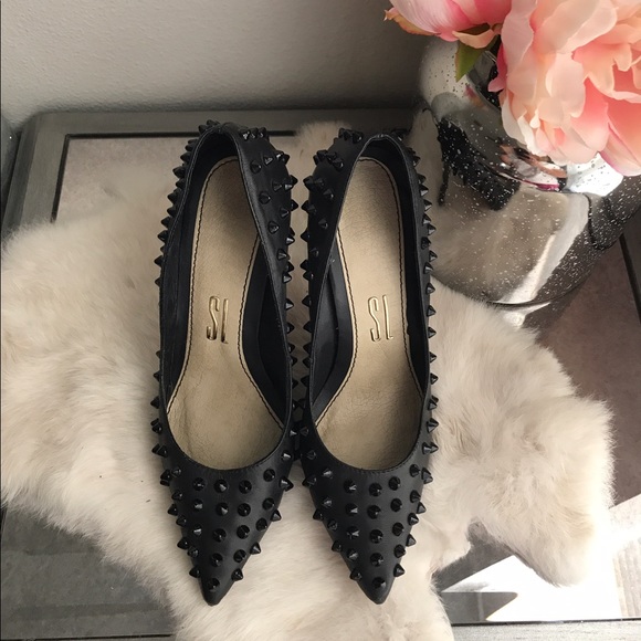 Shoes - Picture 2 of 5