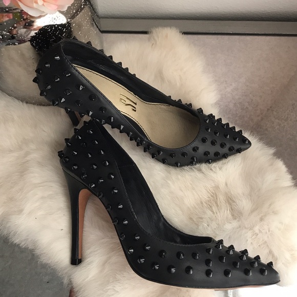 Shoes - Picture 4 of 5