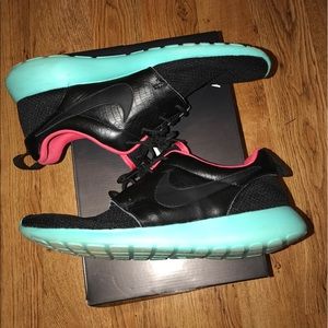 NikeID Yeezy Roshe Run
